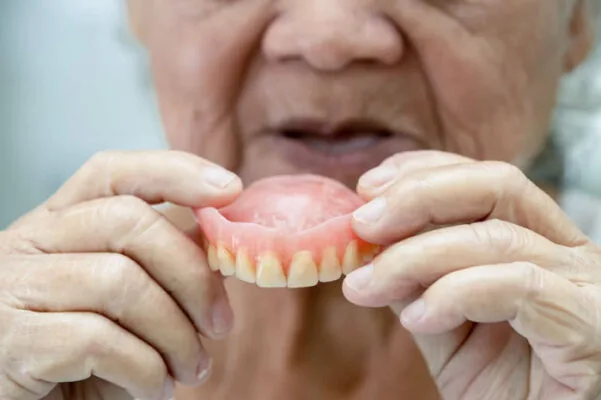 hàm tháo lắp nhựa cứng?